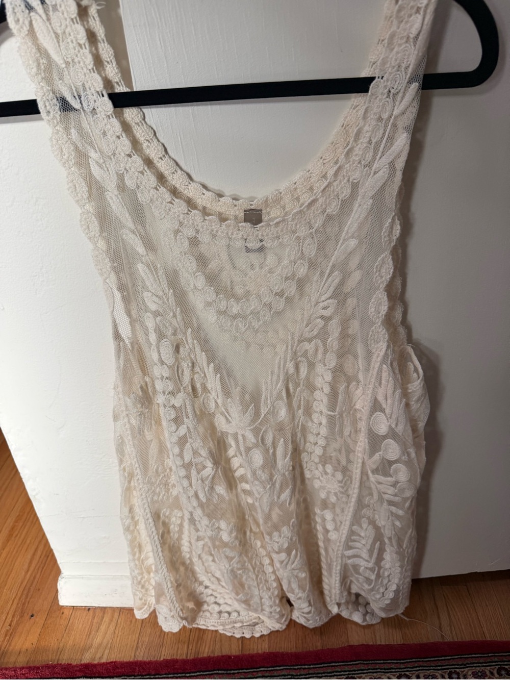Lace Overlay Cream Camisole Tank Top by Marina. Size M.